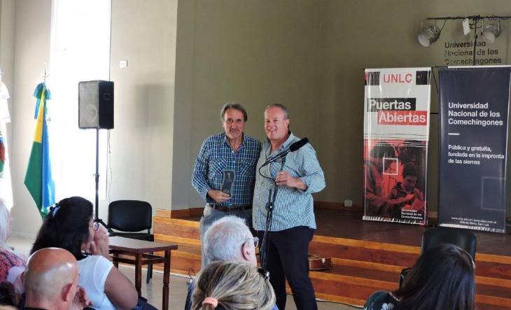 “MERLO LE CANTA A AMÉRICA” PASÓ ESTE MES POR EL AUDITORIO DE LA UNIVERSIDAD